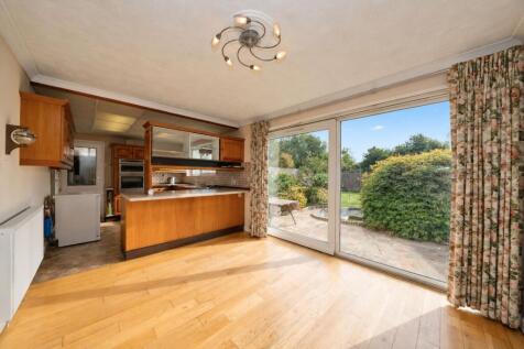 Kitchen/Dining Road