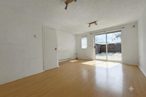 Longfield Place 34 - Lounge Dining Room Front.jpg