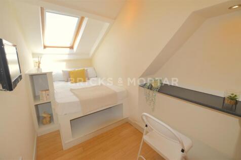 Flat 3, 24 Portland Terrace Orange Bedroom.jpg