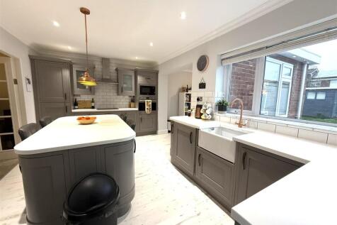 27 bracken way kit.jpeg
