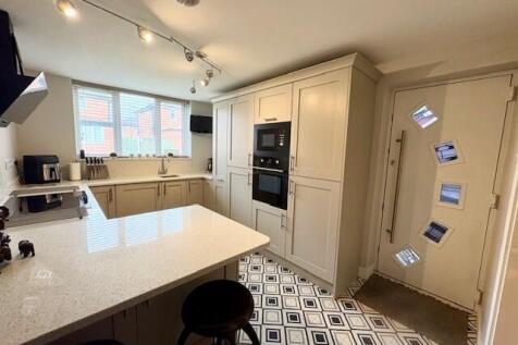 Kitchen (2).jpg