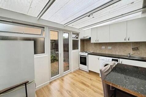 1-bed flat on Shropshire Close, Mitcham, CR4, £1,650/mo