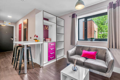 1-bed house on Westfield Road, Leeds, £1,222/mo