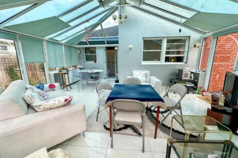 2 Rawlins Close, N3 (11).jpg