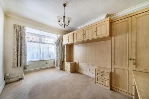 Bedroom 1.jpg