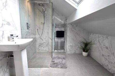 SHOWER ROOM/WC