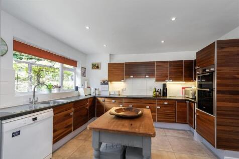 4 Culver Drive, Oxted, RH8 9HP 010.jpg