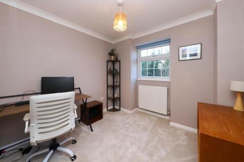 Westbury Lodge Close