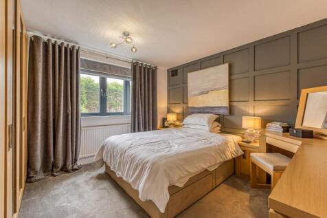 8 Banbery Drive-Bedroom 1.jpg