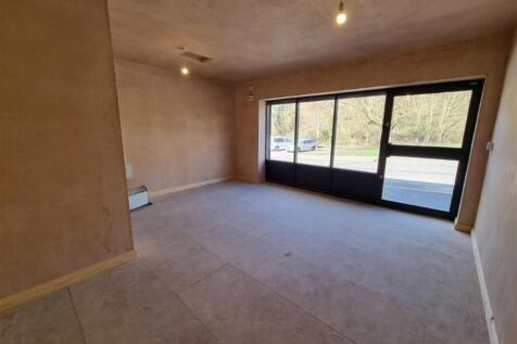 Commercial Property to rent Image 3