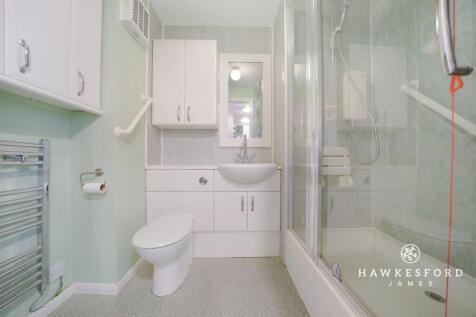 Barkers Court, Sittingbourne - Shower room