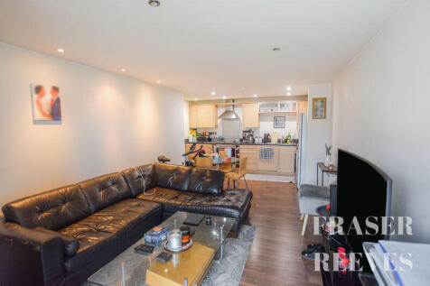 OPEN PLAN LIVING ROOM / KITCHEN