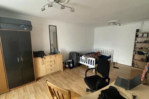 Othello Close, Colchester, Essex photo 4