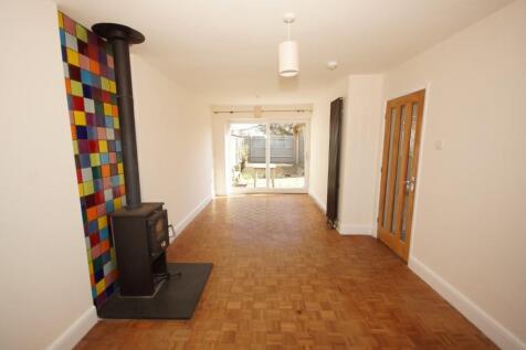 3 Laggots Close - Sitting Room.jpg