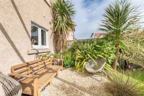 12 Farquharson Rest,