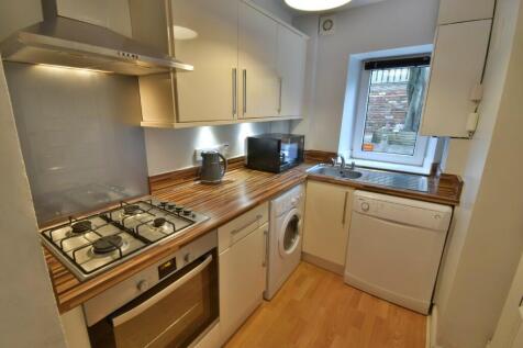 4 BED STUDENT HOUSE SHARE - BROOMHILL photo 2