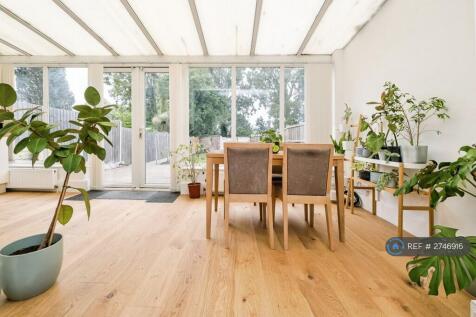 Westrow Drive, Barking, IG11 photo 4
