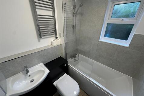 Bathroom 1.jpg