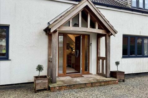 ENTRANCE PORCH