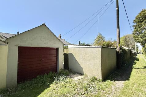 Garage + Useful Back Lane