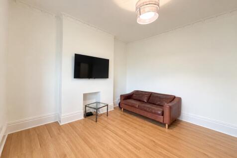 Room 7, 104 Bryn Road, Brynmill, Swansea photo 5
