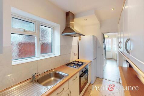 Cheviot Gardens, London, NW2 photo 4