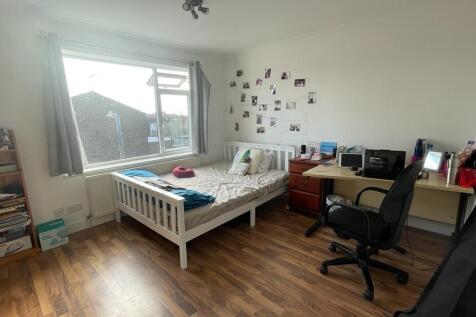 Othello Close, Colchester, Essex photo 3