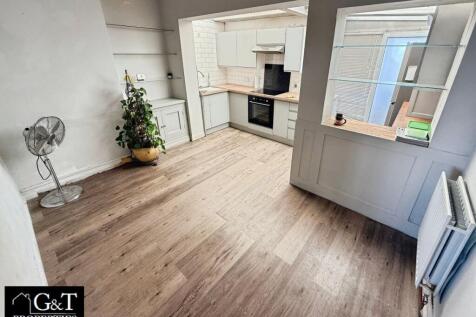 SECOND RECEPTION/KITCHEN