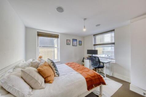 Bedroom 1.jpg