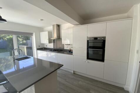 Laburnum Avenue, Hornchurch, Havering photo 4