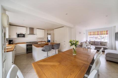 Kitchen/Dining Area