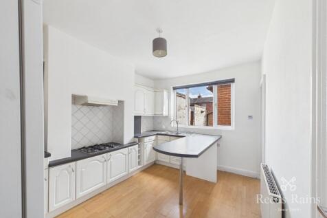 Westfields, Castleford, West Yorkshire, WF10 photo 3