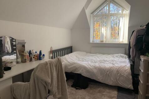 Laureate House // 2 Bed & 1 Bath // August 2027 photo 4