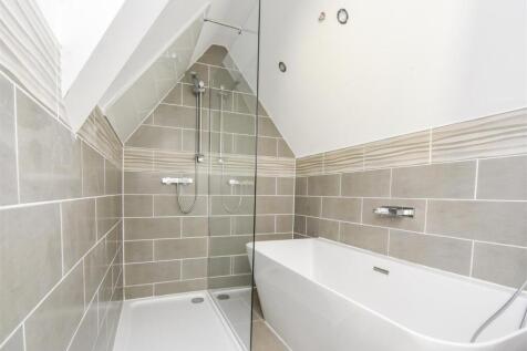 Flat 13, 267 Tettenhall Road-Bathroom.jpg