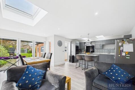 Kitchen / Dining Area