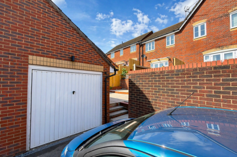 Garage/Driveway