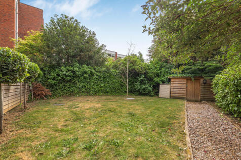 Communal garden &amp; bike store