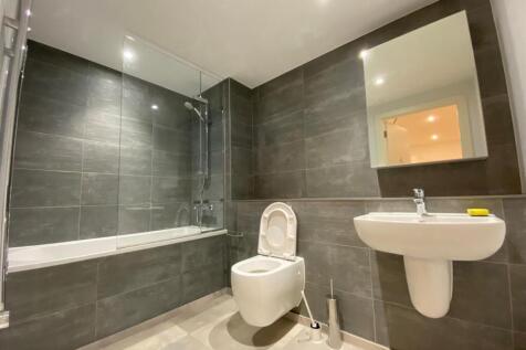 2-bed flat on 2 New Kings Head Yard, Salford, £1,550/mo