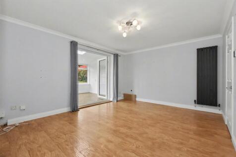 Living Room..JPG