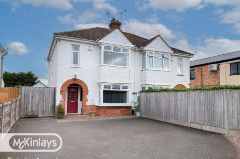 1930¿s Semi-Detached Home with Contemporary Int