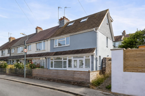 Hurst Crescent Front Shot.png