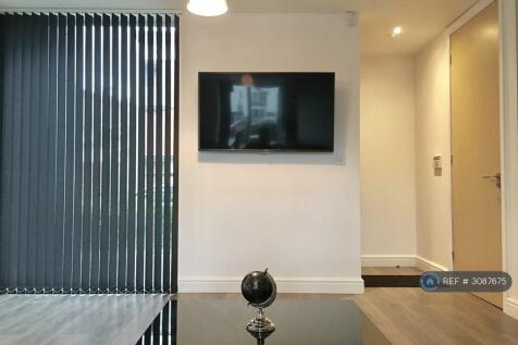3-bed terraced on Paxton Place, Manchester, M11, £1,400/mo
