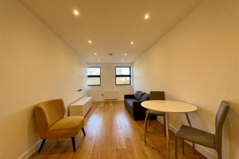 Living Room Pic  6.jpeg