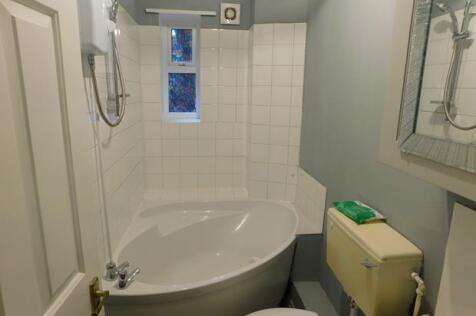 Flat 3 Victoria House Bathroom 2