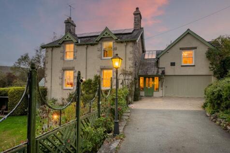 Forest Field Driveway
