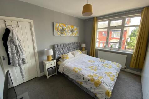 Bedroom no.1 front double: