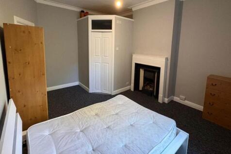 Harehills Avenue (Room 2), Chapeltown, Leeds photo 4