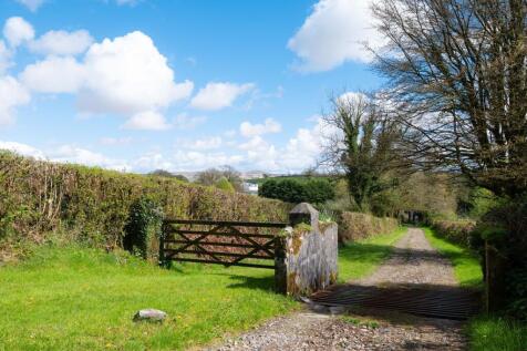 Entrance Driveway