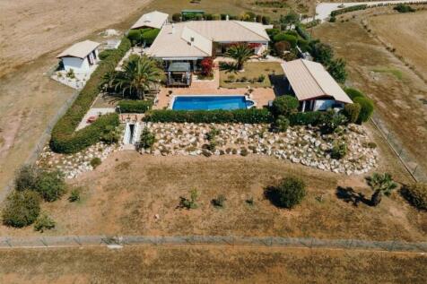 3+1 bedroom villa with swimming pool, garage, 3.6 ha of land - Bensafrim