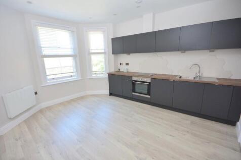 Studio flat on ST PETERS ROAD, TOWN CENTRE (P07427), £795/mo